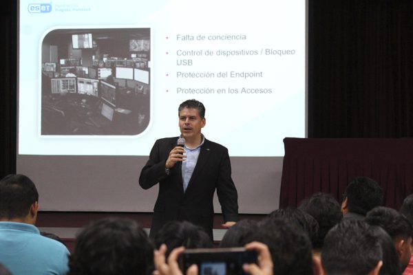 Experto recomienda precaución ante ciberataques