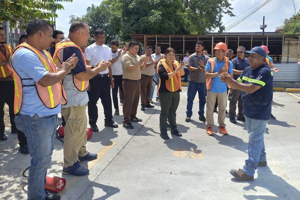 UTEC capacita a su personal en uso y manejo de extintores