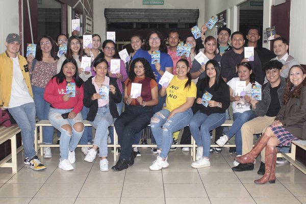 UTEC promueve amor por la lectura: estudiantes donan libros de El Principito a clubes infantiles