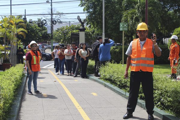 Simulacro de terremoto: comunidad educativa se prepara ante posibles emergencias